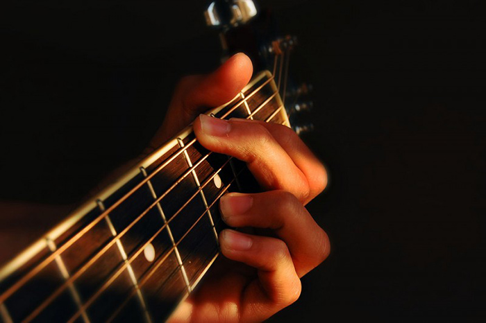 Guitar đệm hát 30 ngày cùng Hiển thị Râu "
